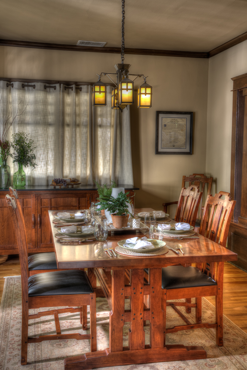 Craftsman style diningroom